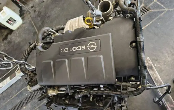 Opel Astra J Engine block 