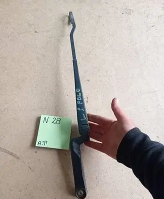 Volkswagen Polo IV 9N3 Front wiper blade arm 68988989