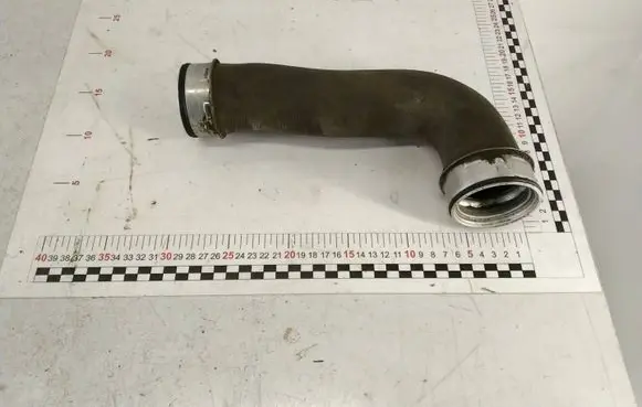 Volkswagen PASSAT B6 Intercooler hose/pipe 5274052