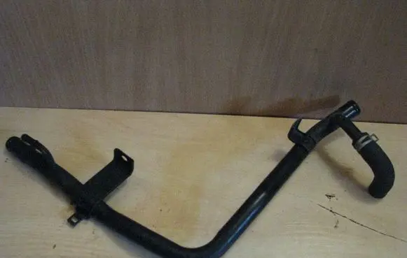 Engine coolant pipe/hose