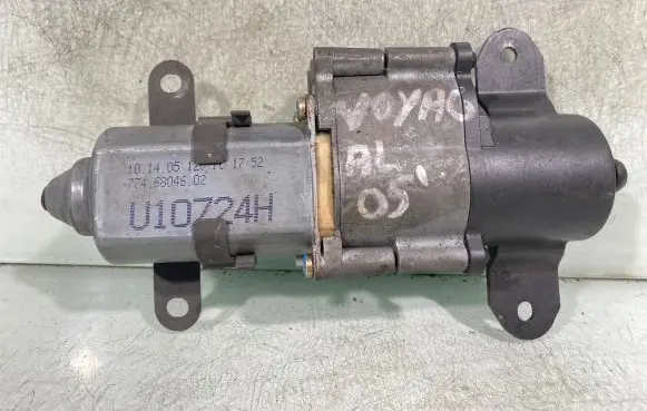 Chrysler Voyager Sliding door motor 7746804602