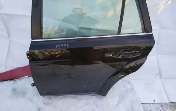 Subaru Outback Rear door juoda