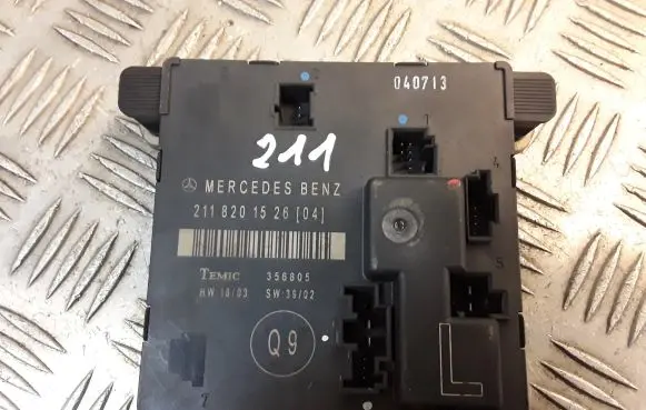 Mercedes-Benz E W211 Door control unit/module 2118201526 A2118201526