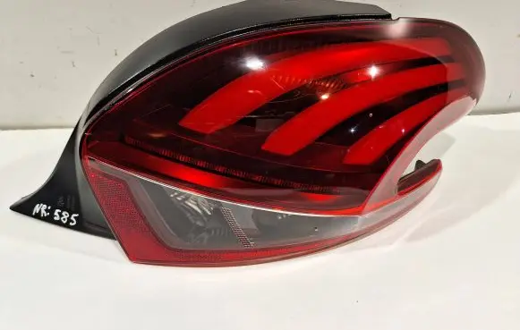 Peugeot 208 Rear/tail lights 9825601180