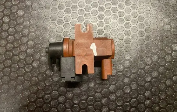 Ford Mondeo MK IV Turbo solenoid valve 6G909E882CA