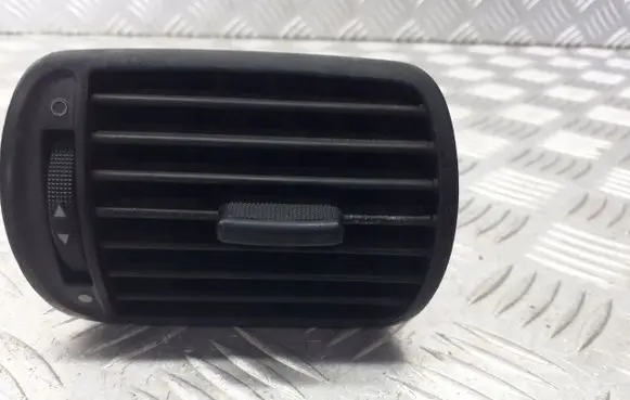 Seat Toledo II (1M) Dashboard air vent grill cover trim 8L0820901