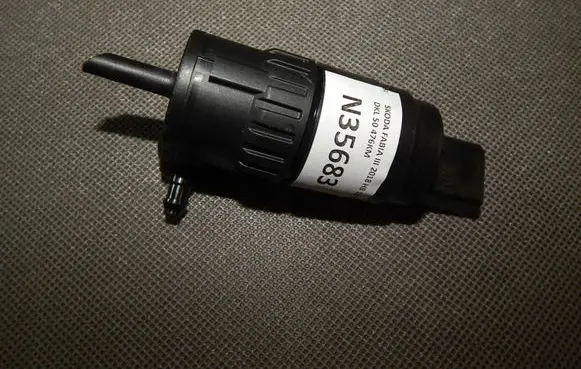 Skoda Fabia Mk3 (NJ) Windscreen/windshield washer pump 3K6955651