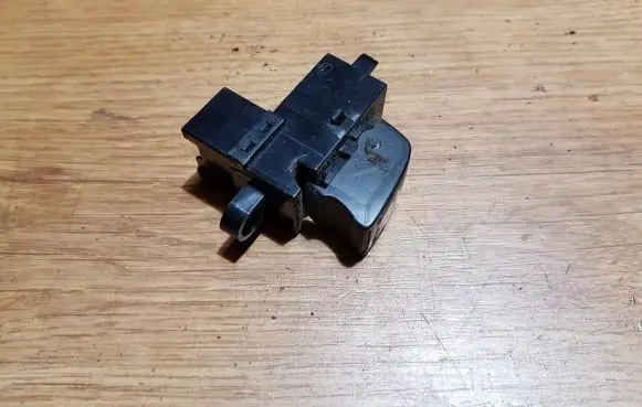 Nissan Primera Electric window control switch