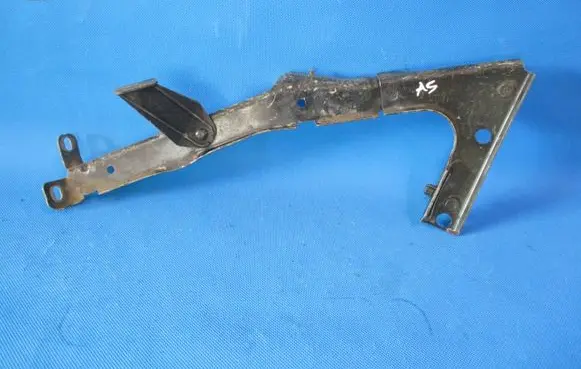Audi A5 Sportback 8TA Fender mounting bracket 8T0821135C