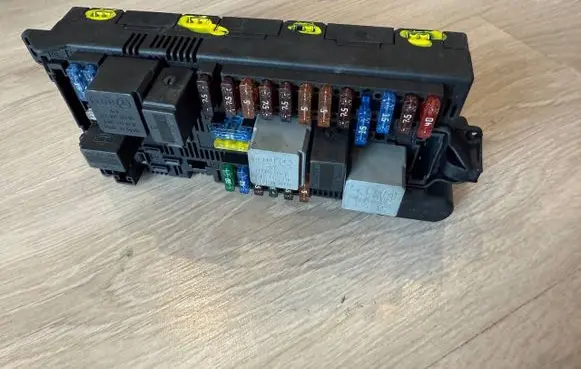 Mercedes-Benz E W211 Fuse module 2115454301 A2115454301