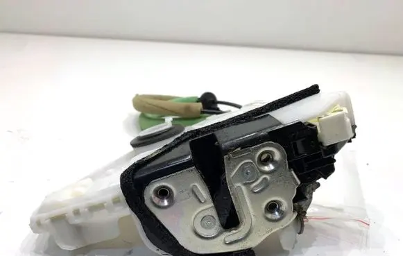 Mazda 3 Front door lock J15A121