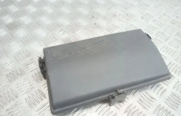 Opel Insignia A Fuse box cover 13222784