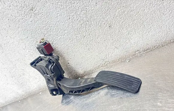 Opel Insignia A Accelerator throttle pedal 6PV00976501 13237356 10072008
