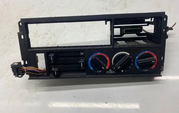 BMW 5 E34 Climate control unit 62131384141