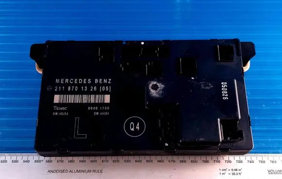 Mercedes-Benz E W211 Door control unit/module 2118701326