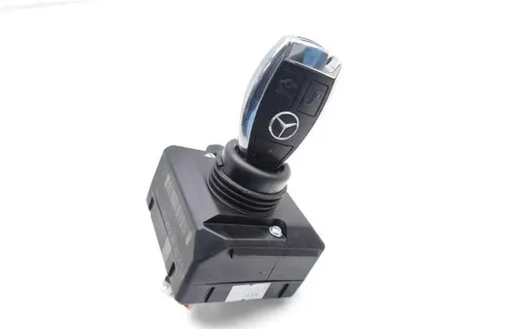 Mercedes-Benz C W204 Ignition lock A2079057101 33003221