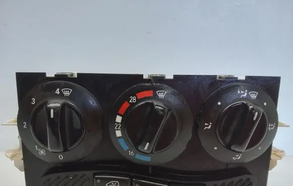 Mercedes-Benz A W168 Climate control unit 1688300485