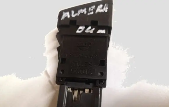 Nissan Almera N16 Hazard light switch 06016