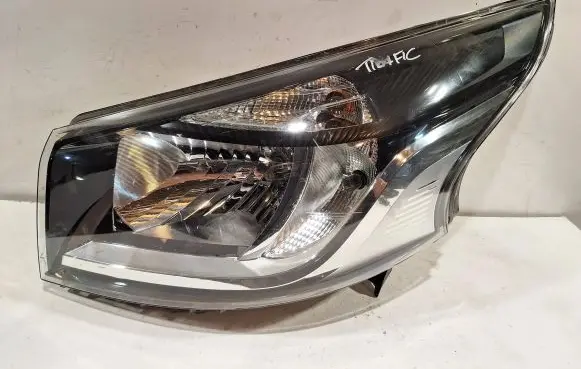 Renault Trafic III (X82) Headlight/headlamp 260605173R