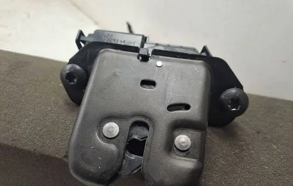 Dacia Sandero III Tailgate/trunk/boot lock/catch/latch 905030934R 40507265