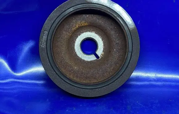 Nissan Qashqai Crankshaft pulley 123033245R