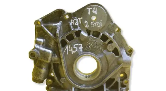 Volkswagen Transporter - Caravelle T4 Oil pump 074115109B