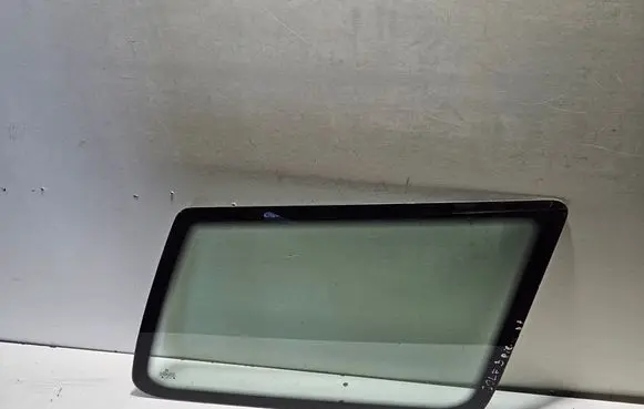 Volkswagen Golf III Rear side window 43R001057