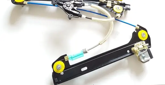 Rear window lifting mechanism without motor