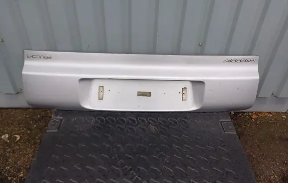 Tailgate trim