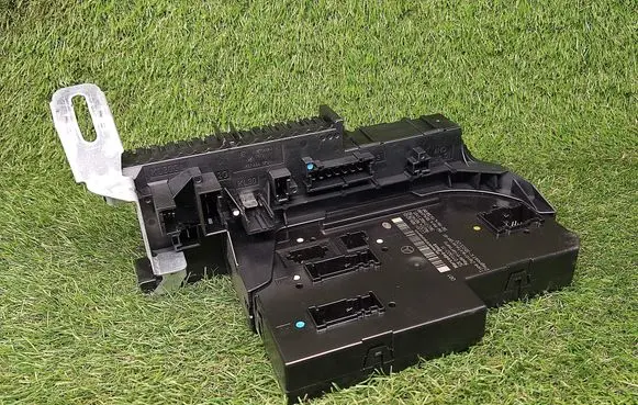 Mercedes-Benz C W204 Power management control unit 2049060205 2049019702 2319025101