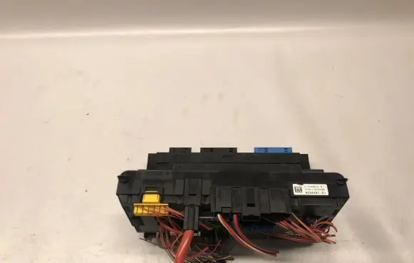 BMW 5 F10 F11 Fuse module 9234421