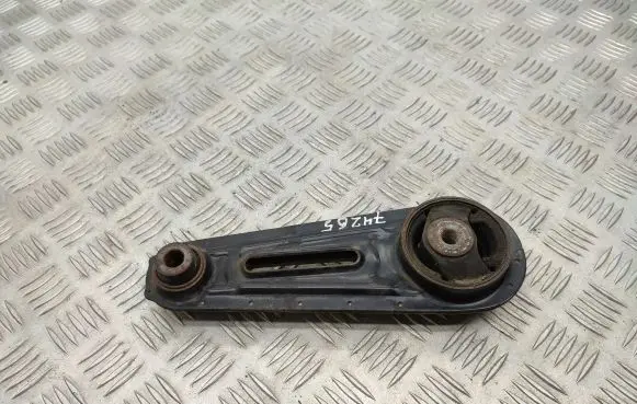 Nissan Qashqai Engine mount bracket