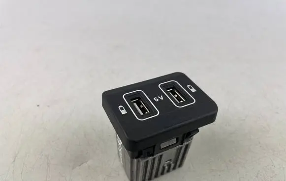 Mercedes-Benz E W213 USB socket connector A2138207701