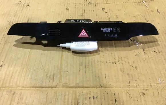 Hyundai Tucson TL Hazard light switch 93700D7800