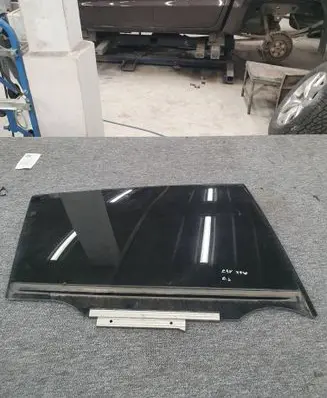 Toyota RAV 4 (XA40) Rear door window glass