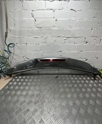 Tailgate/trunk spoiler