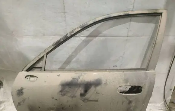 Mitsubishi Carisma Front door PILKOS