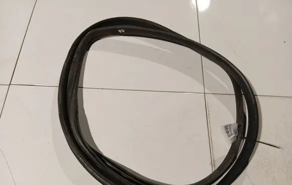 Honda Accord Rubber seal front coupe door 