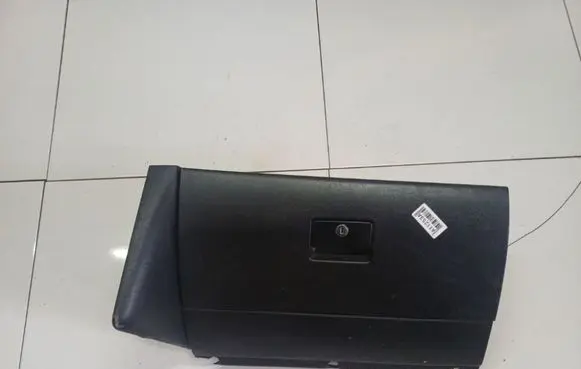 Volkswagen Golf IV Glove box 1J1857101A