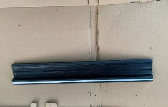 Mercedes-Benz W123 Rear sill trim cover