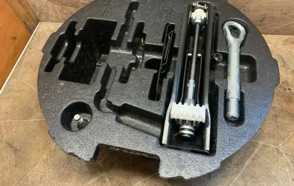 Mercedes-Benz CLS C218 X218 Tool set A2128980181