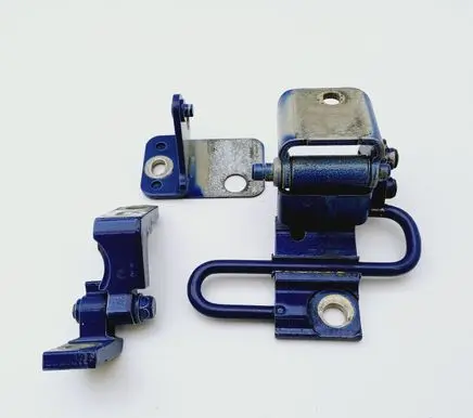 Volkswagen Touran I Rear door lower hinge 1T0833411A