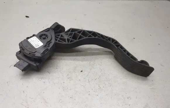Peugeot 207 Accelerator throttle pedal 9680756880