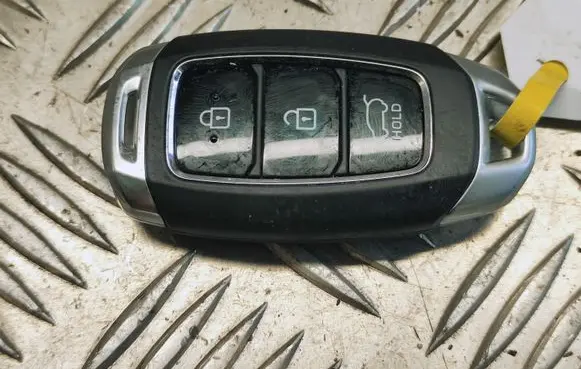 Hyundai Kona I Ignition key/card 