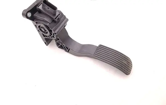 Accelerator throttle pedal