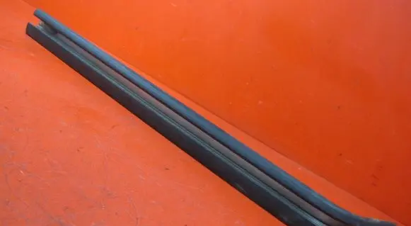 Nissan NV200 Sliding door middle rail 