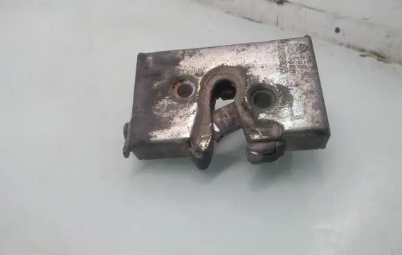 Seat Toledo I (1L) Rear door lock 1L0839015