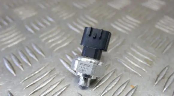Lexus CT 200H Air conditioning (A/C) pressure sensor 4990007880