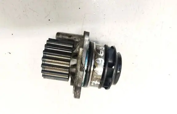 Volkswagen Touran I Water pump 038121031f 038121019e