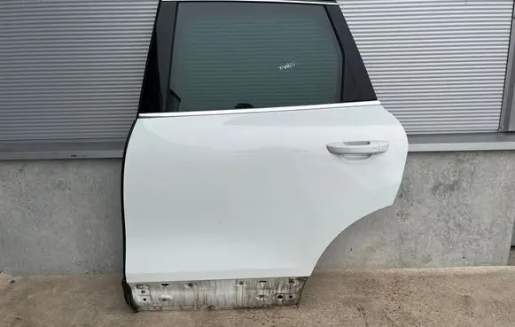 Volkswagen Touareg II Rear door